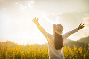 portrait-happy-beautiful-happy-youngwoman-relaxing--300x200 Wpływ światła na funkcjonowanie organizmu człowieka
