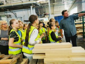 DZIECI-W-OKPOL-DO-PUBL-13-min-300x225 Dzieci w firmie OKPOL