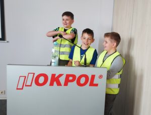 DZIECI-W-OKPOL-DO-PUBL-8-min-300x229 Dzieci w firmie OKPOL